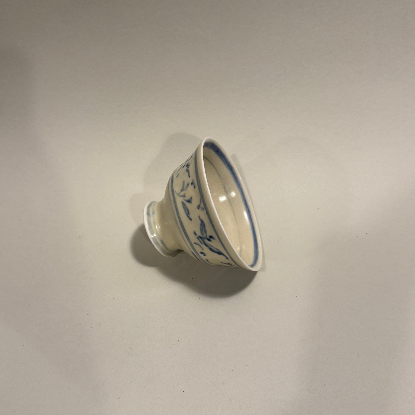 Small painted Celadon Bowl - PORCELAIN N